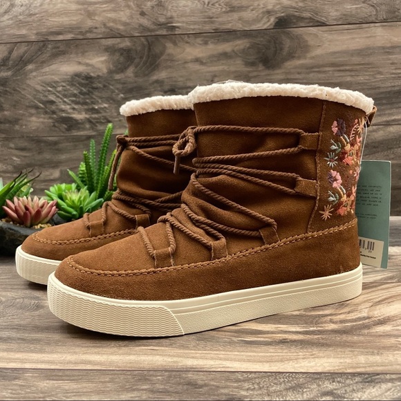 Toms Alpine Faux Shearling Water Resistant Boots - Picture 5 of 11